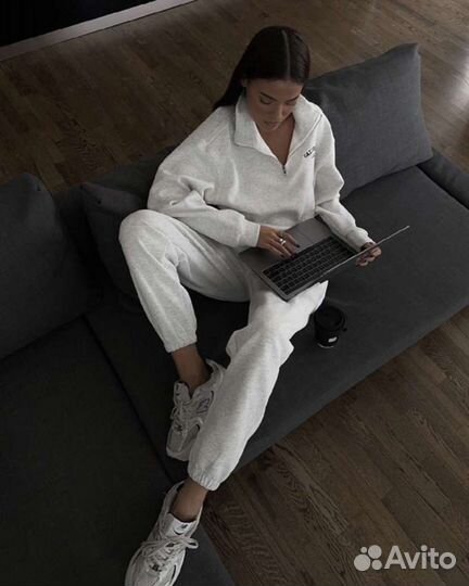 Костюм спорт женский 44-48 и джинсы Mom