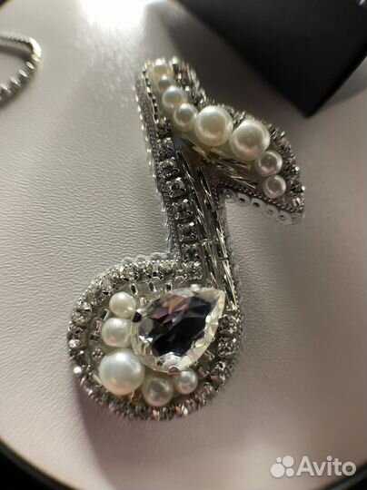 Брошь из бисера