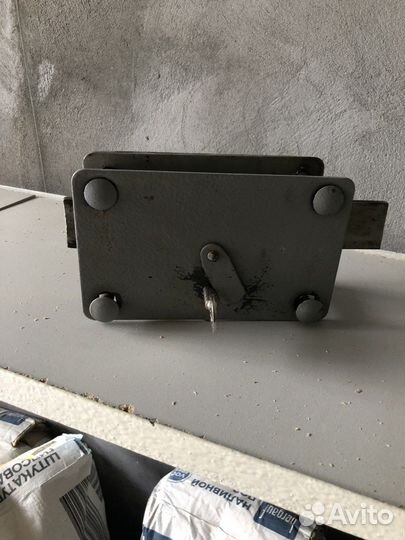 Продам замок