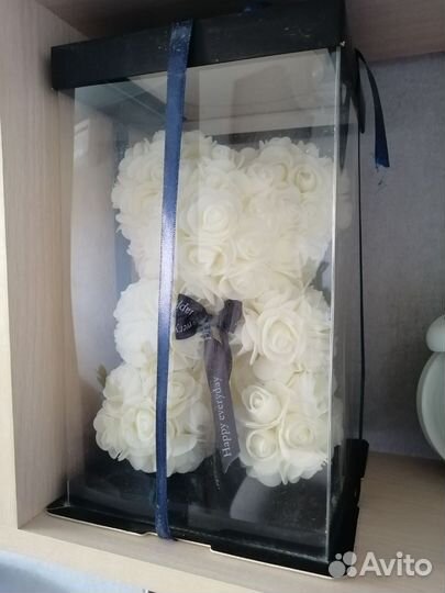 Медведь из роз в подарочной упаковке