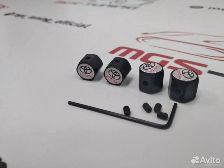 Колпачки на ниппели Toyota белые защита от кражи