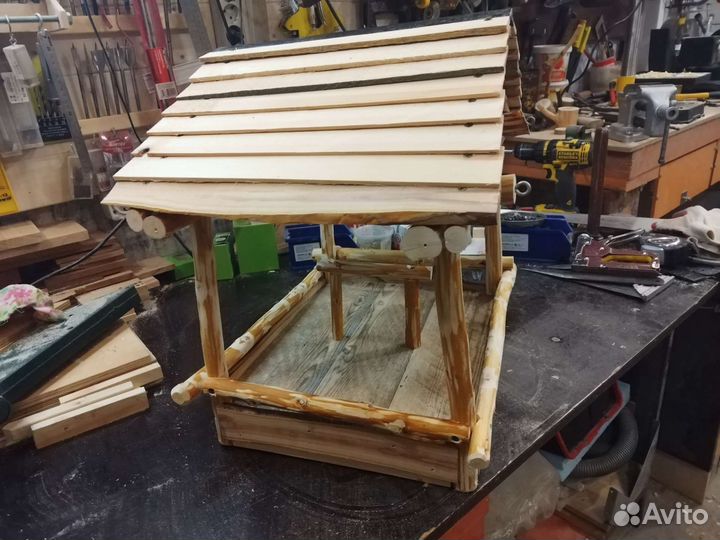 Кормушка для птиц деревянная