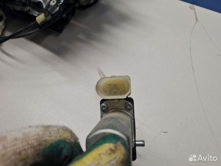 Моторчик стеклоподъёмника задний левый BMW 1 F20 F