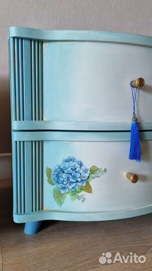 Тумбочка прикроватная