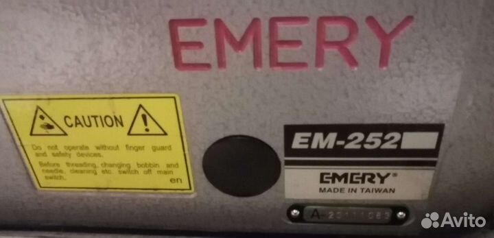 Оверлок Emery EM 252 в ид. сост. +30 бобин ниток