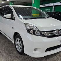 Toyota Isis 1.8 CVT, 2015, 92 000 км, с пробегом, цена 1 550 000 руб.