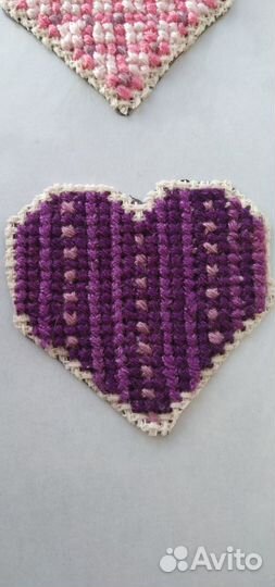 Магниты сердечки вышитые крестом день свВалентина