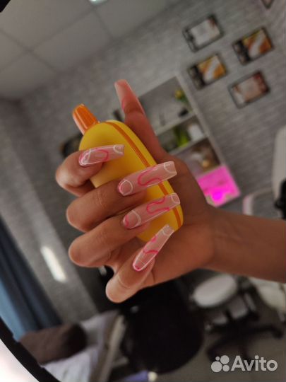 Маникюр и педикюр в студии