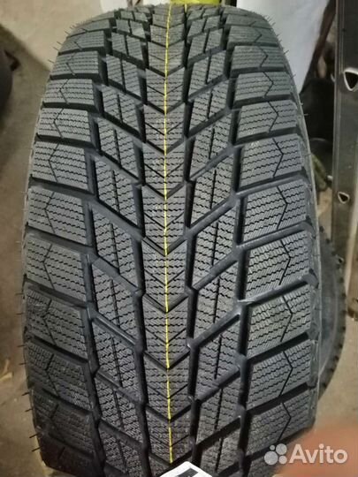 Nexen Winguard Ice Plus 215/50 R17