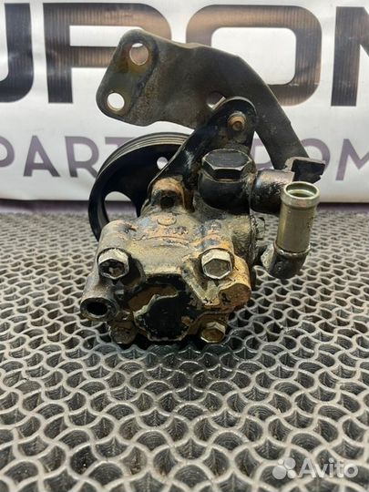 Насос гидроусилителя руля Nissan Maxima A32 VQ20DE