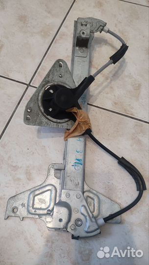 Стеклоподъемник механический задний правый