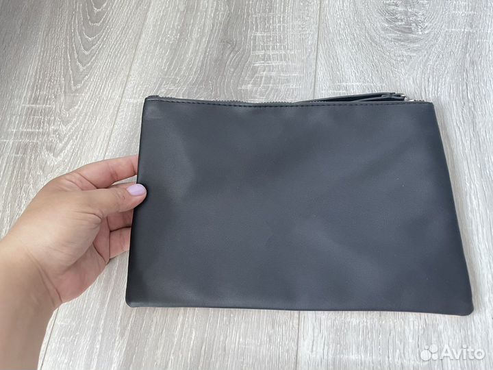 Новые косметички Shiseido и Givenchy