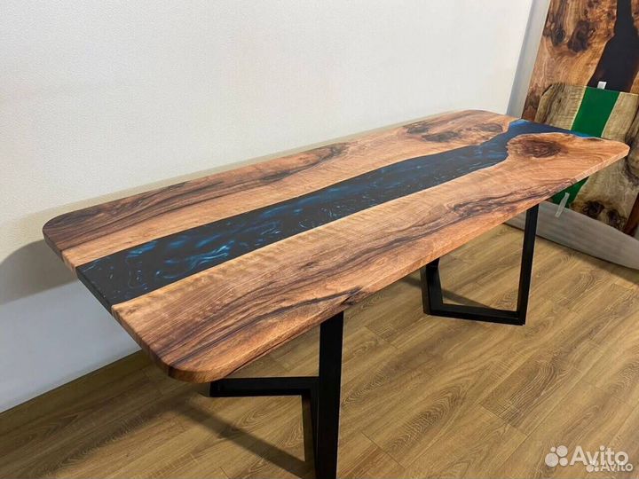 Письменный стол 'Concrete Advertisement'