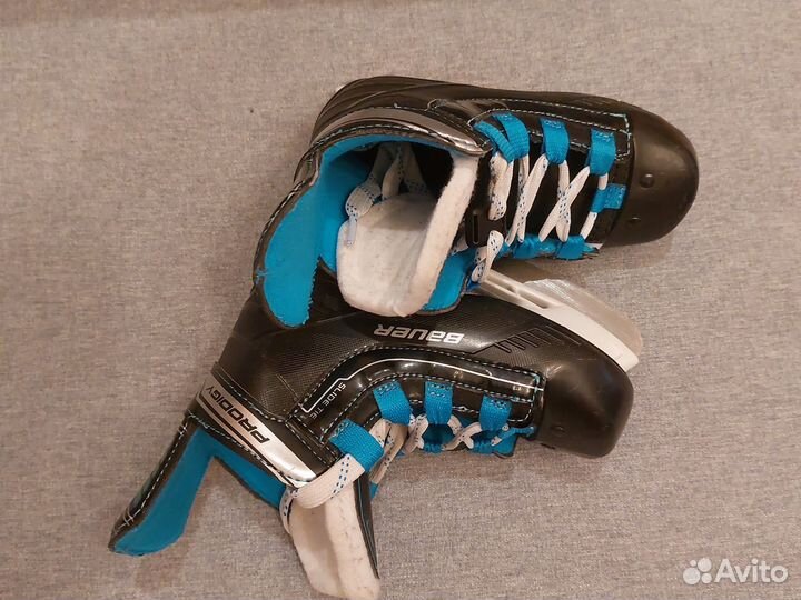 Хоккейные коньки bauer детские