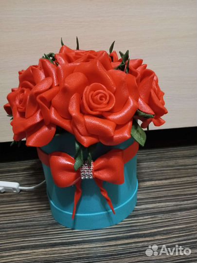 Розы в шляпной коробке, светильник - ночник