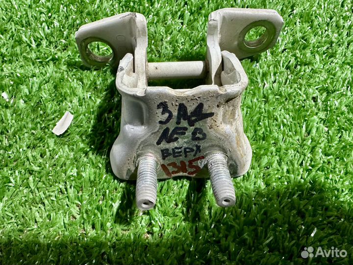 Петли двери Mitsubishi L200