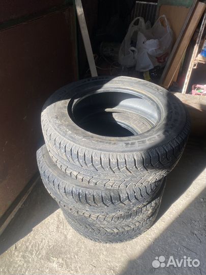 Bridgestone Ice Cruiser 7000 215/70 R16