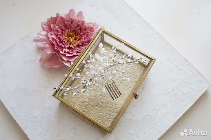 Веточка в прическу