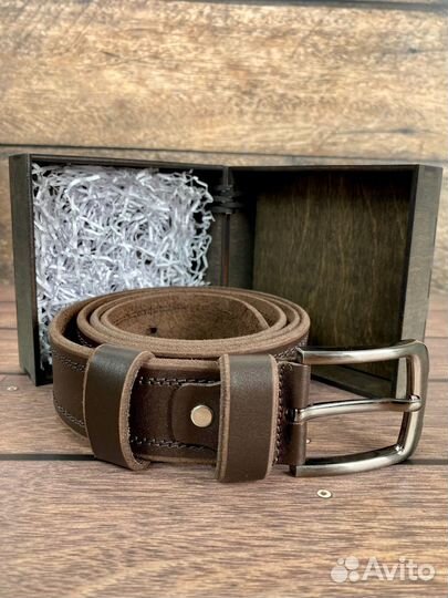 Мужской кожаный ремень коричневый в коробке