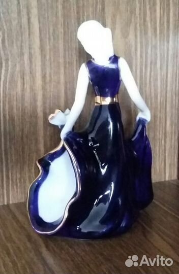Статуэтка фарфоровая