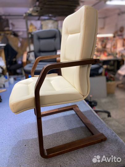 Компьютерное кресло на полозьях