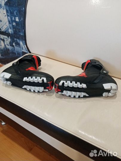Продам лыжные ботинки