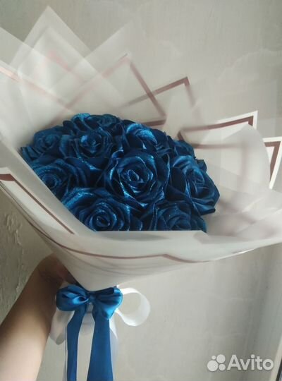 Розы из атласных лент