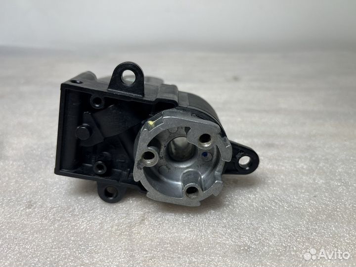 Моторчик складывания правого зеркала Kia Stinger