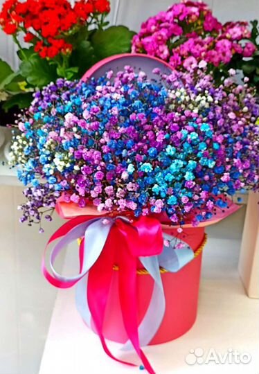 Букеты из гипсофилы в шляпной коробке