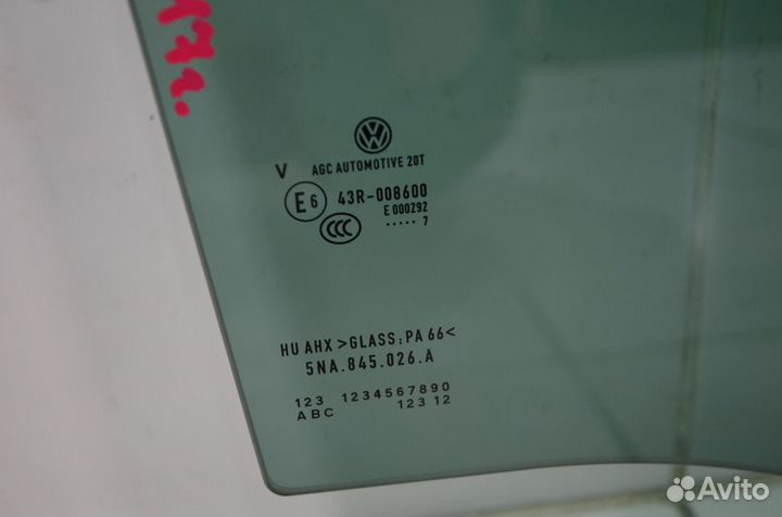 Стекло двери заднее правое Volkswagen Tiguan 2