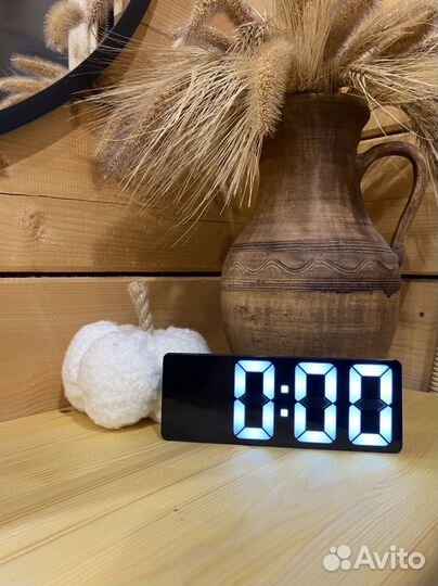 Настольные электронные часы будильник