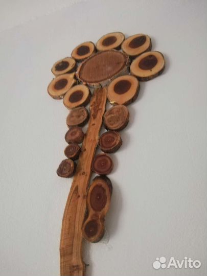 Панно из спилов дерева в интерьере