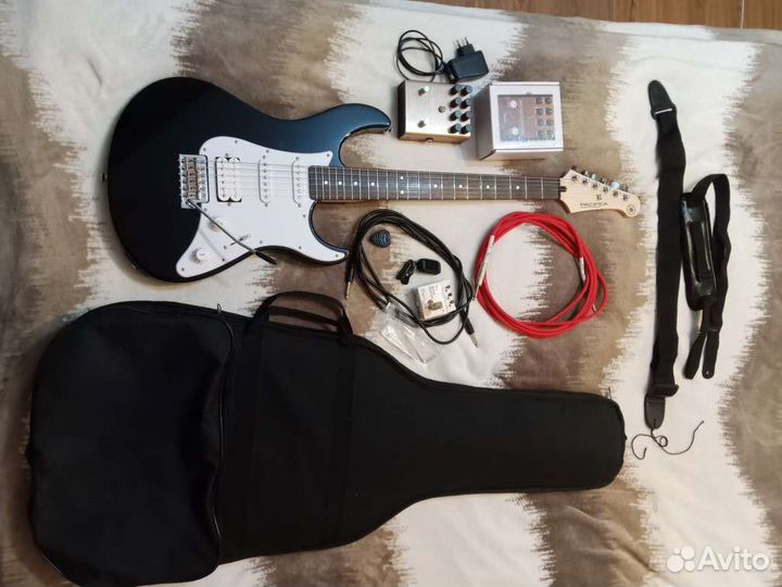 Электрогитара Yamaha Pacifica 112j, педаль Fender