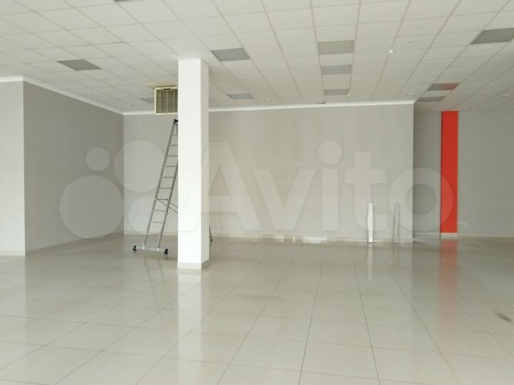 Аренда на первой линии, 305 м²