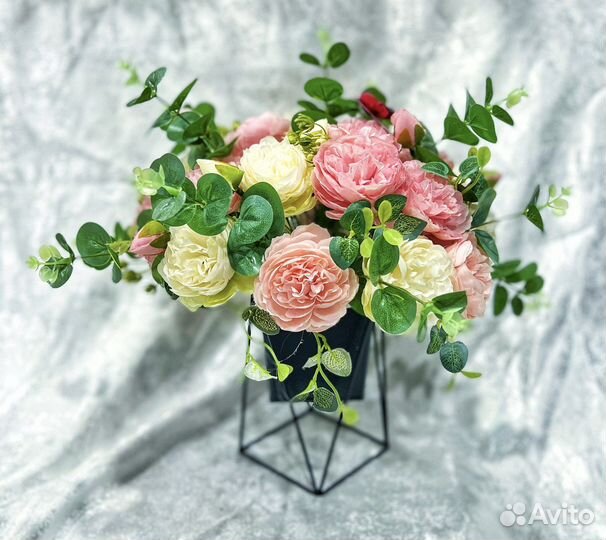 Композиции из искусственных цветов