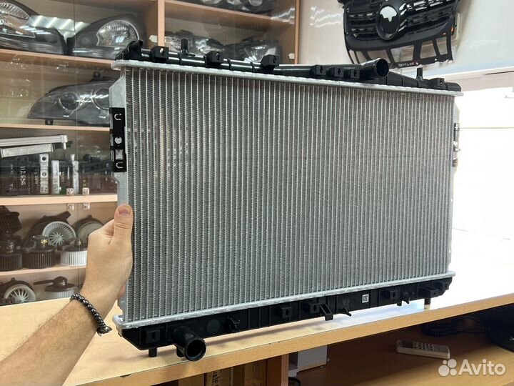 Радиатор охлаждения Шевроле Лачетти