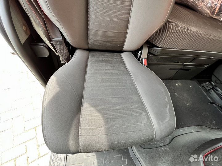 Сиденье переднее правое механическое Volvo FH