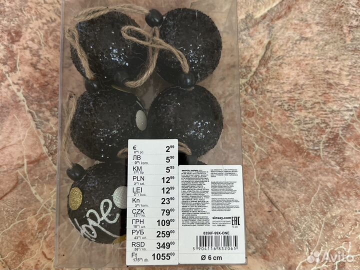 Новые елочные игрушки в коробке