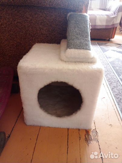 Домик для кошки с когтеточкой бу