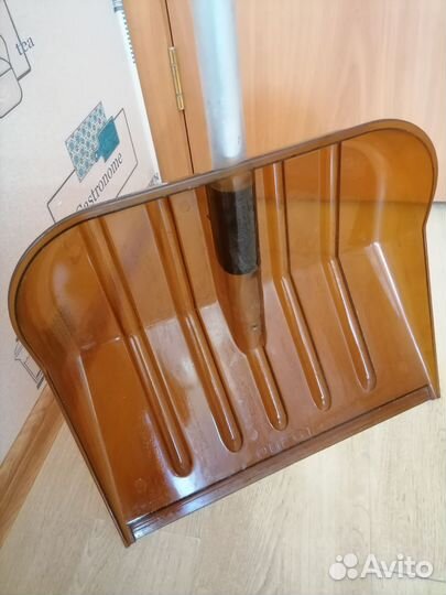 Лопата для уборки снега