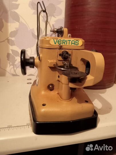 Швейная машинка скорняжка со столом