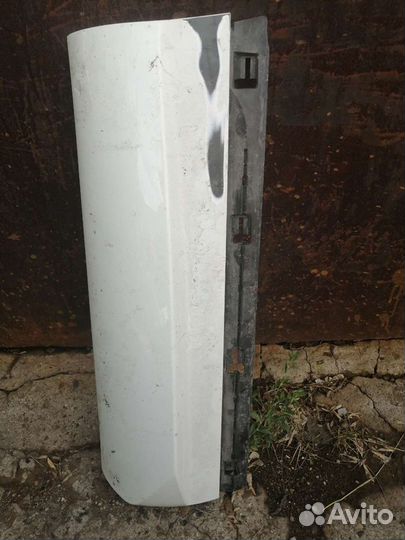 Накладка задней правой двери Volkswagen Touareg 2