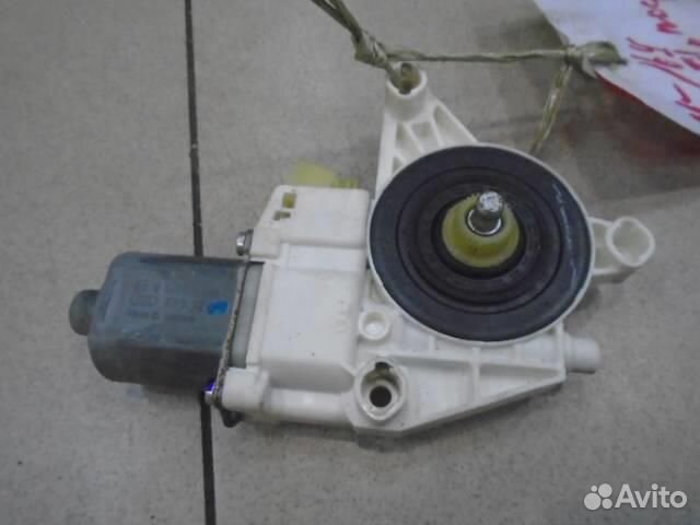 Моторчик стеклоподъемника задний левый Mercedes B