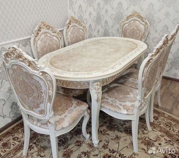 Стол и стулья