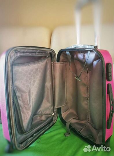 Чемодан на колесах детский