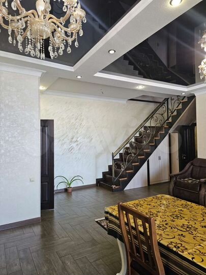 4-к. квартира, 100 м², 3/3 эт.