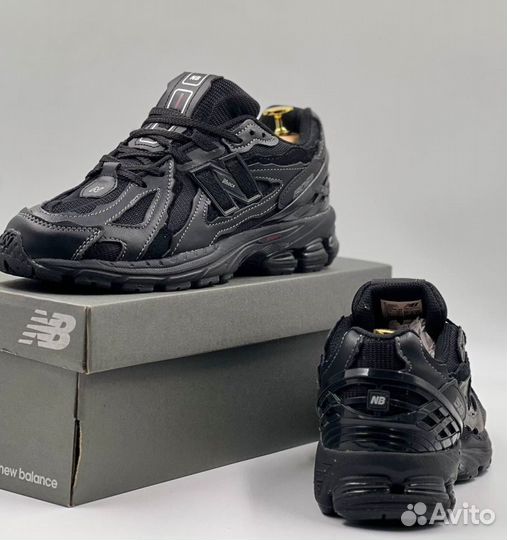 Черные New Balance 1906