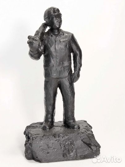 Скульптура из угля Шахтёр