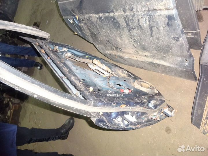 Дверь Toyota Avensis правая задняя 2001