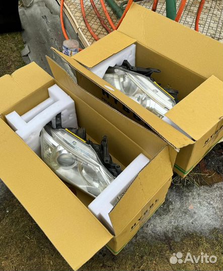 Фара Toyota Camry v 50 оригинал(левая, правая)